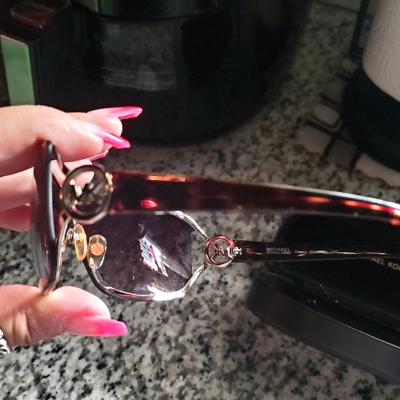 Micheal Kors sunglasses - Picture 5 of 6
